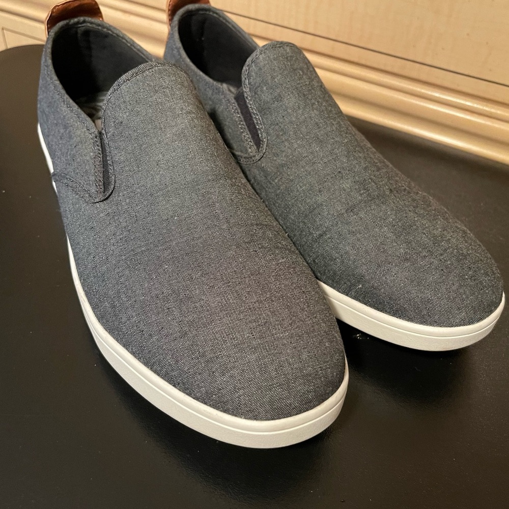 Steve Madden casual canvas shoes. Size 12. Light gray
